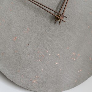 Concrete clock with the addition of copper flakes | Wall clocks | Wooden hand | Interior design | Handmade