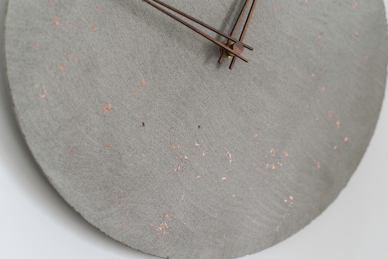Concrete clock with the addition of copper flakes | Wall clocks | Wooden hand | Interior design | Handmade