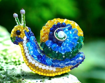 Beaded colorful snail brooch Handmade nature inspired  jewelry 2024 trends Zookeeper cheer up gifts Art to wear jewelry