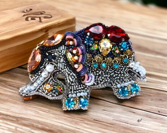 Beaded elephant pin Handmade elephant brooch embroidery Art to wear broaches for women Elephant gifts