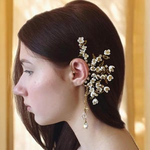 Oor manchet geen piercing bloemen oor klimmer Fairy bruiloft kraakbeen oorbellen bruids oor wrap Boho bruid nep piercings bloem lente prom