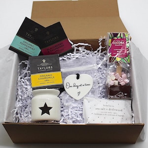 Thoughtful Gift Box: Soy Wax Melts, Ceramic Keepsake & Tea