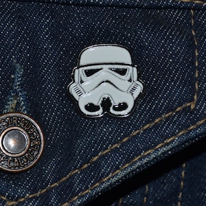 Stormtrooper Helmet Pin (max.dim 22 mm) Star Wars Imperial - Enamel Metal Lapel Pin Badge ts