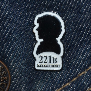 221B Baker Street Pin Sherlock Style (max.dim 22 mm) Dr. Watson & Sherlock Holmes - Enamel Metal Lapel Pin Badge ts