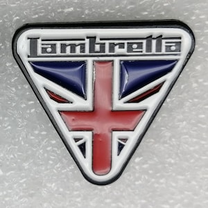 Lambretta Scooter Triangle Pin (max. dim 25 mm) - Enamel Metal Lapel Pin Badge Vespa Scooterist Northern Soul Mod MC