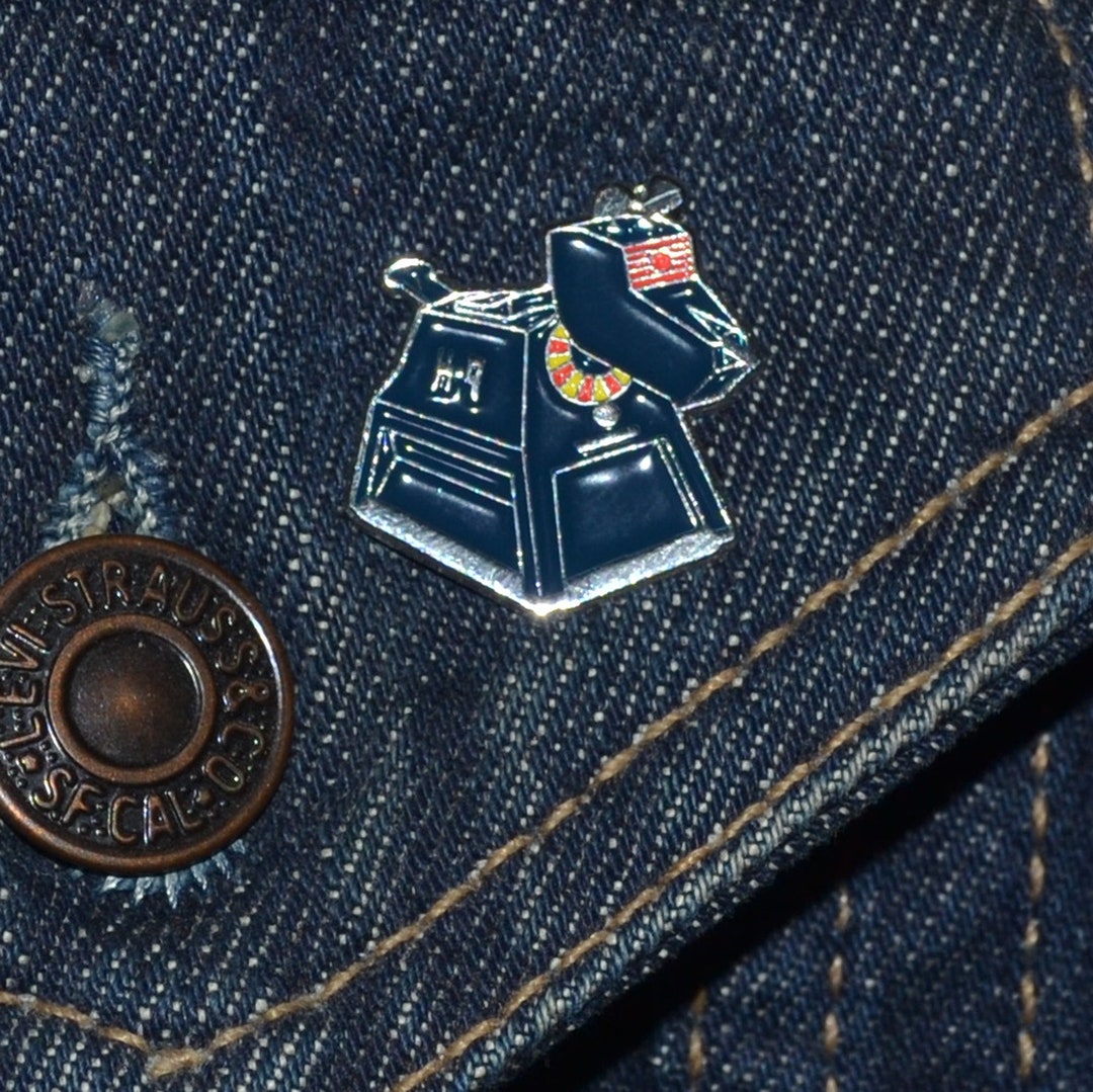 K9 Pin new Design max.dim 22 Mm DR WHO , Tardis, Police Box, Time ...