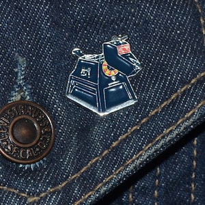 K9 Pin *New Design* (max.dim 22 mm) DR WHO , Tardis, Police Box, Time Machine, Dalek - Enamel Metal Lapel Pin Badge