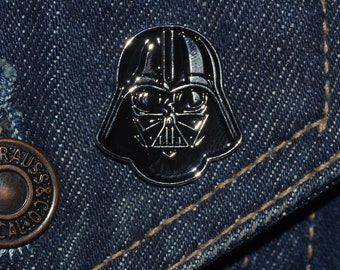 ダース・ベイダー ヘルメットスタイルピン *新デザイン* (最大直径 25 mm) スター・ウォーズ インペリアル - エナメルメタルラペルピンバッジ