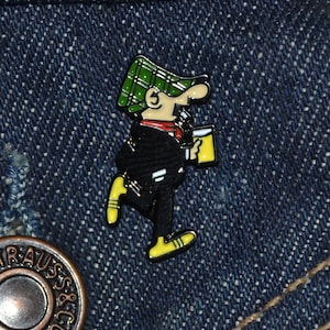 Andy Capp Style Pin Casuals, Willy Wacker, Charlie Kappl (max.dim 25 mm) Enamel Metal Lapel Pin Badge Football Soccer Working Class mb ts