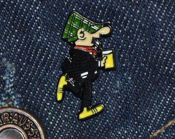 Andy Capp Style Pin Casuals, Willy Wacker, Charlie Kappl (max.dim 25 mm) Enamel Metal Lapel Pin Badge Football Soccer Working Class mb