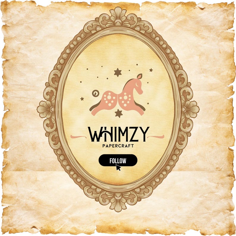 Pu&ograve; includere: Logo di Whimsy Papercraft con una giraffa stilizzata rosa in una cornice ovale dorata ornata di stelle e il testo "Whimsy Papercraft" e "Follow" su uno sfondo beige.
