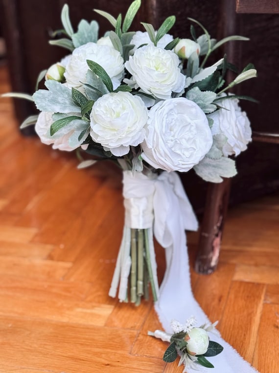 Olivo Ramo De Novia Peonias Blancas Ramo De Novia Y Boutonnieres
