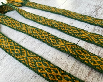 Tablet woven belt diagonal pattern green and yellow wool tablet weaving historical costume iron age viking slavic larp sca reenactment