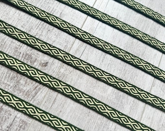 Tableta tejida de lana fina en espiral diagonal, amarillo y verde oliva, traje histórico recreación vikinga sca larp