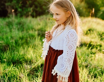 Little Mila Boho Vintage Kleid für Mädchen aus Musselin und Spitze, für die Fotosession, Photo Props