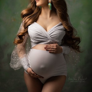 Anastazja Maternity Photoshoot Bodysuit – Długi Rękaw, Dekolt w Serek, Oszałamiający Strój Ciążowy, Dwuczęściowy Body, Top i Majtki, Baby Shower