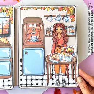 Pode incluir: Uma atividade de artesanato de papel imprim&iacute;vel com uma menina de cabelo castanho e uma camisa vermelha sentada &agrave; mesa com uma fatia de torta. A cena se passa em uma cafeteria com uma m&aacute;quina de caf&eacute;, uma geladeira e uma janela com folhas de outono do lado de fora.
