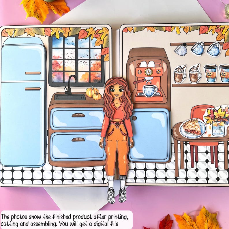 Pode incluir: Um conjunto de bonecas de papel imprim&iacute;veis com uma menina de cabelo castanho comprido vestindo uma roupa vermelha e laranja. A boneca est&aacute; em p&eacute; em frente a uma cena de cozinha com uma geladeira azul, uma pia e uma cafeteira. A cena da cozinha tamb&eacute;m inclui uma mesa com uma torta e um vaso de flores.