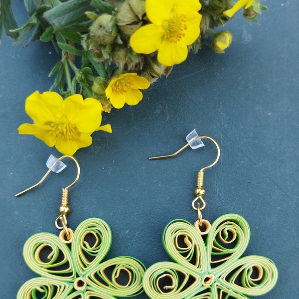 Grandes boucles d'oreilles verte et jaune en forme de fleurs