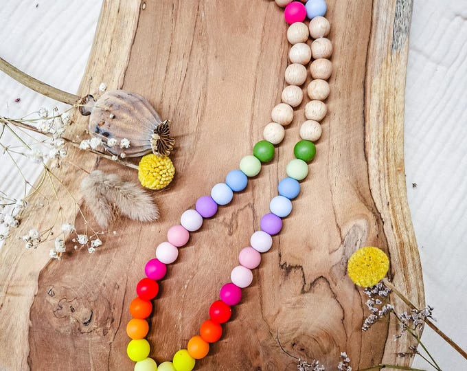 Rainbow Keyring | Key Chain – Handmade with wooden and silicone beads | Practical accessory for everyday life & work