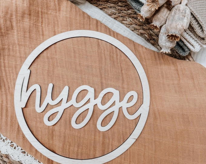 Wooden lettering "hygge" – wall decoration made of wood in Scandinavian style – minimalist home accessory – gift idea for a cozy home