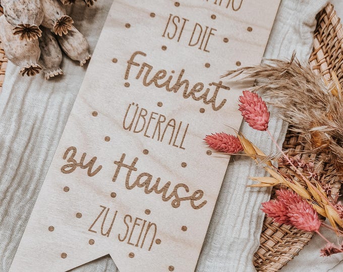 Wooden sign camping decoration – “Camping is freedom” – Gift for campers & vanlife – Natural decoration boho style – Handmade wall decoration made of wood