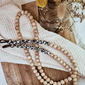 Mobile phone chain/mobile phone strap Leo long made of beech wooden beads to hang around your neck – minimalism meets functionality Crossbody chain for your mobile phone