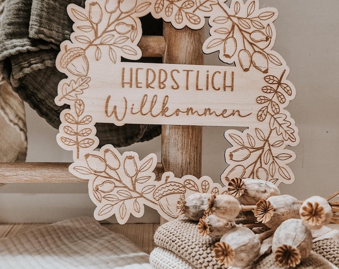 Autumnal welcome sign made of wood – door wreath alternative with engraving & leaf design – autumn decoration for front door and apartment