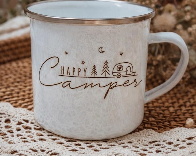 Happy Camper Enamel Mug – Camping Coffee Mug in Boho Style – Gift for Campers & Vanlife – Outdoor Mug with Camping Motif