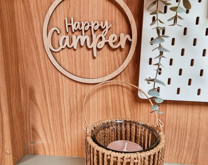Wooden sign "Happy Camper" – Caravan decoration | Camping gift | Laser engraving – Vanlife decoration – Motorhome accessories – Gift for campers