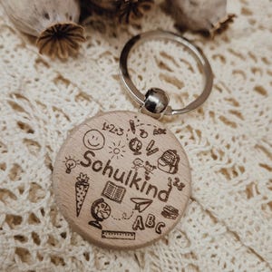 Wooden keychain with engraving – schoolchild | school enrollment | school | school cone | gift for school enrollment | personalized with name