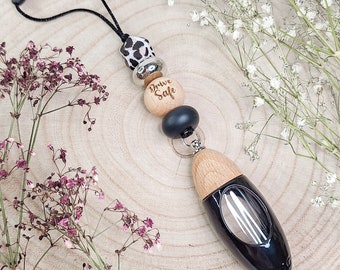 Car diffuser pendant with silicone and wooden beads: relaxation on the go, air freshener for the car, room fragrance with oil,