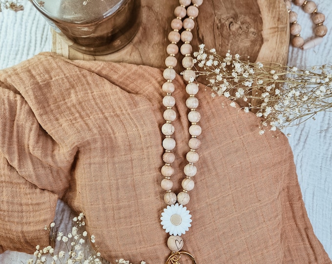 Key chain/key strap made of wooden beads with a large flower and engraved wooden bead, with carabiner and key ring