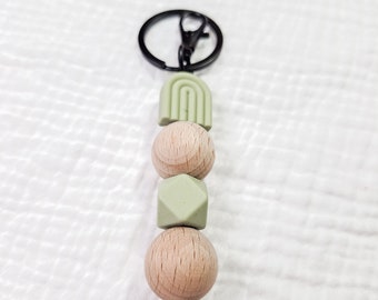 Keychain with green rainbow, silicone beads and wooden balls Best Friends, black nylon strap, black ring and carabiner