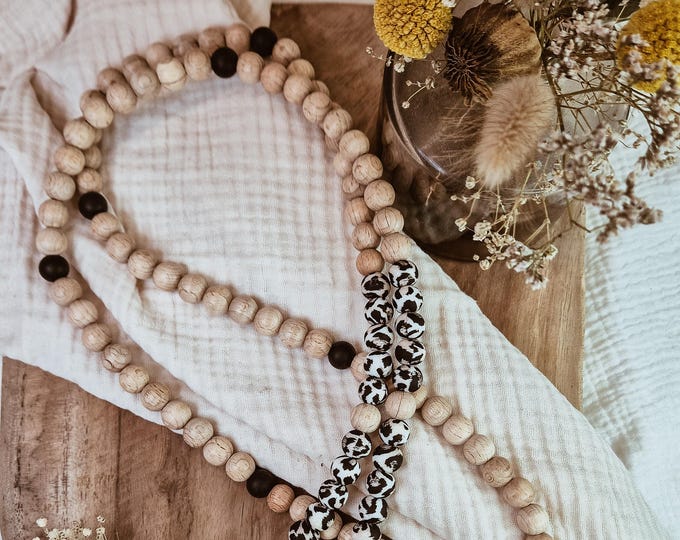 Mobile phone chain/mobile phone strap Leo long made of beech wood beads, silicone beads and Leo beads to hang around your neck – minimal crossbody chain for your mobile phone