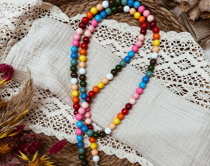 Colorful cell phone chain with wooden beads | Cell phone strap | Smartphone chain | Boho accessory | Gift idea | Crossbody phone strap