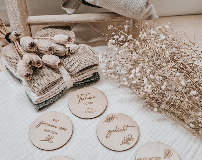 Wooden milestone cards pregnancy – baby bump cards, expectant mother gift, baby announcement decoration, wooden discs baby bump photo props