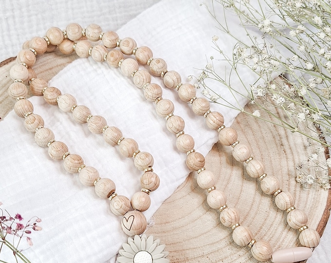 Key chain/lanyard made of wooden beads with a large flower and engraved wooden bead, with carabiner and key ring, teacher's key