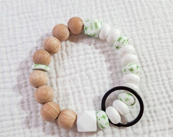 Handmade eucalyptus bracelet keychain with silicone beads and wooden beads with key ring