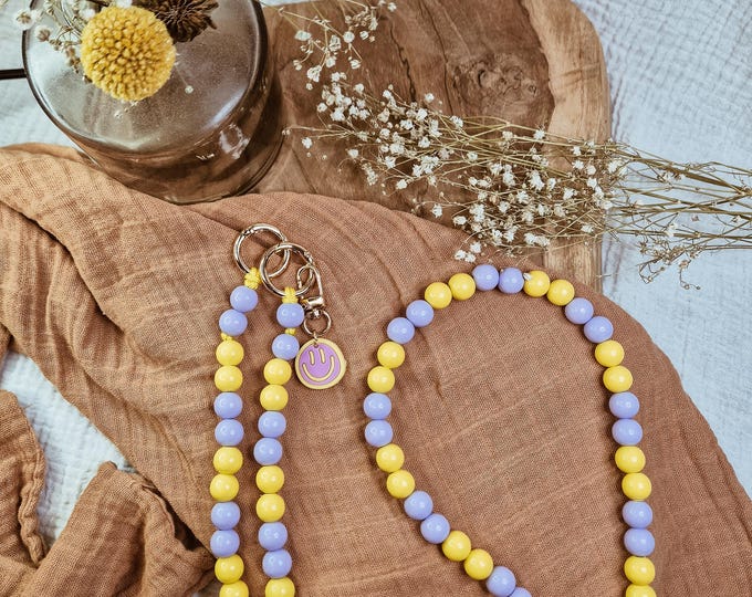 Cell phone chain, crossbody cell phone strap made of wooden beads, smiley charm pendant with round snap hooks | Ibiza style boho | crossbody chain | without case