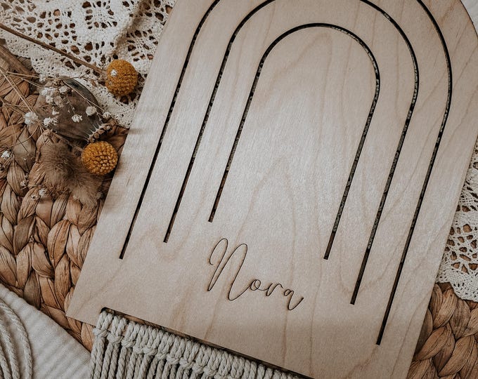 Rainbow hair clip holder with name – Rainbow design made of wood and macrame with name engraving – natural color