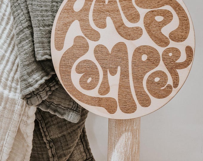 Happy Camper wooden sign – Retro camping decoration made of wood – Gift for vanlife outdoor fans – Boho sign with engraving – Handmade camper decoration