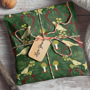 Carta da regalo natalizia ispirata a William Morris - Intricato motivo di uccelli, stelle, candele e alberi - Rotoli riciclabili da 2 e 5 metri