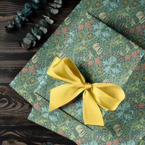 Golden Lily Geschenkpapier - Elegantes Erbe Design von Morris & Co. - Grüne Blumen Geschenkverpackung - Perfekt für Geschenke und Scrapbooking-Projekte