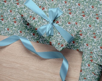 Arbutus Wrapping Paper – Morris & Co Red Berries and Green Foliage – Vintage Floral Gift Wrap for All Occasions and Christmas