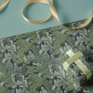 Carta da regalo "Ramoscelli Verdi Smerigliati" – Elegante e intramontabile carta da regalo natalizia – Ispirata ai disegni intricati di William Morris