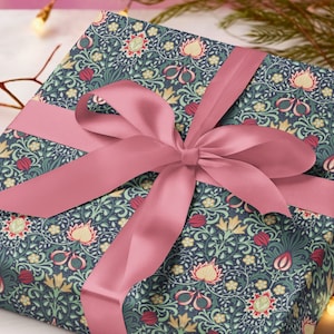Morris & Co. Persisches Muster Geschenkpapier - Türkisfarbene und rote Blumen Geschenkverpackung - Viktorianisches Design inspiriert von persischer Kunst - Recyclebare Verpackung