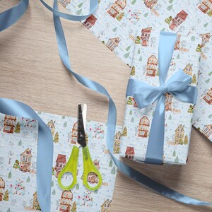 Carta da regalo con incantevole villaggio natalizio - Festive Winter Cottages - Carta da regalo per le feste - Scena innevata - Spedita in rotoli da 1 m, 2 m, 3 m o 5 m
