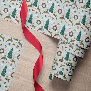 Carta da regalo con alberi di Natale e renne - Carta da regalo di ispirazione vittoriana - Design "Ladro di fragole" di William Morris su sfondo azzurro