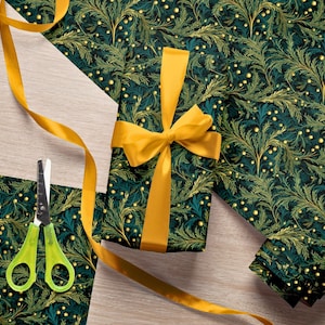 Carta da regalo con vischio dorato e rametti verdi - Carta da regalo natalizia ispirata a William Morris - Confezione regalo ecologica, elegante e riciclabile per le feste